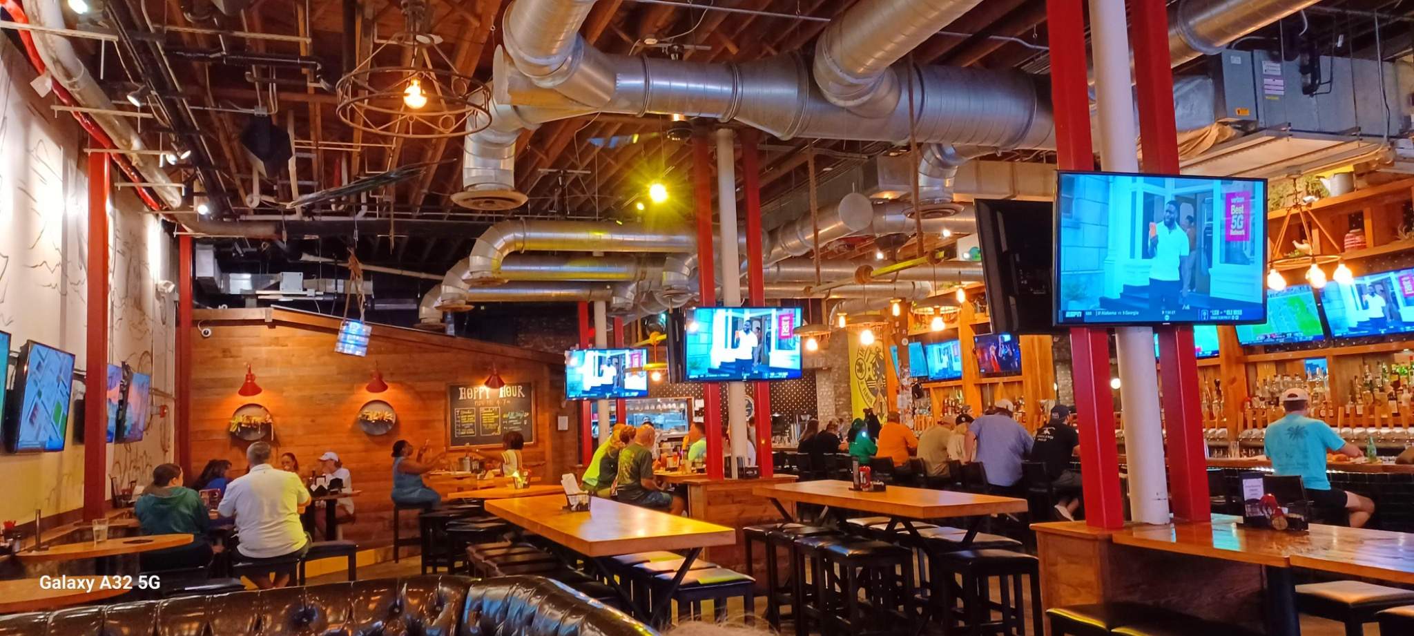 Indoor bar and dining area at Hoptinger - Riverside