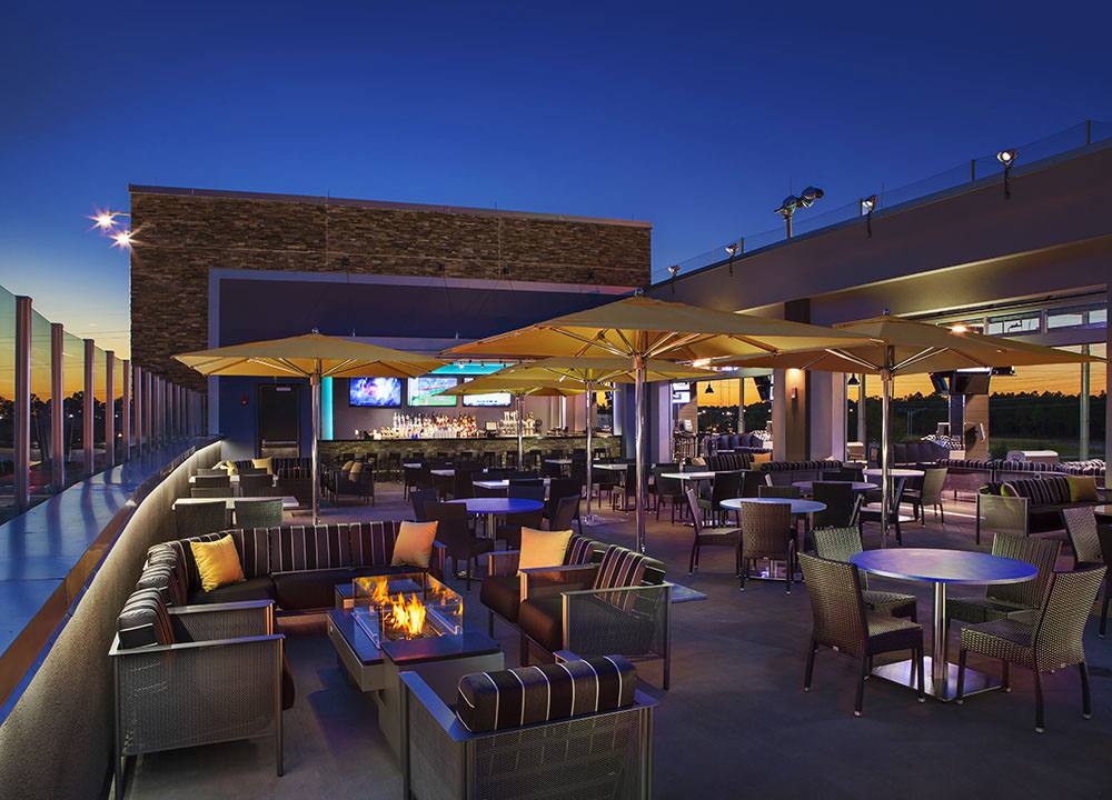 Outdoor patio at Hoptinger - Riverside